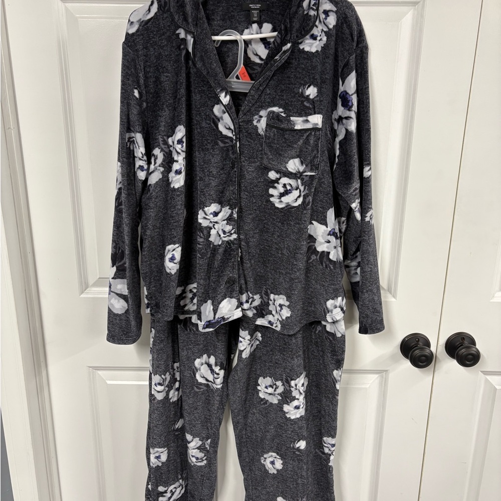 Simply Vera Vera Wang Women’s Plus 1X Cozy Floral Pajama Set